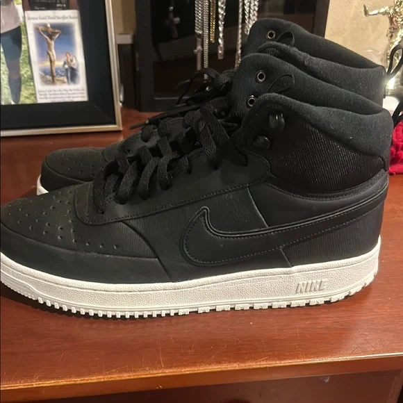 Nike  Boot/Sneakers - Picture 4 of 7